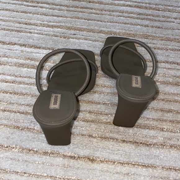 YEEZY SEASON 8 SANDAL HEEL - Picture 6 of 7